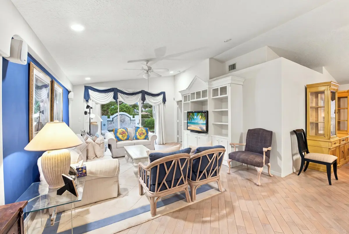 8_013__jjl5615_declutter_0d69d5b9 at 5231 NW 117TH Avenue, Coral Springs