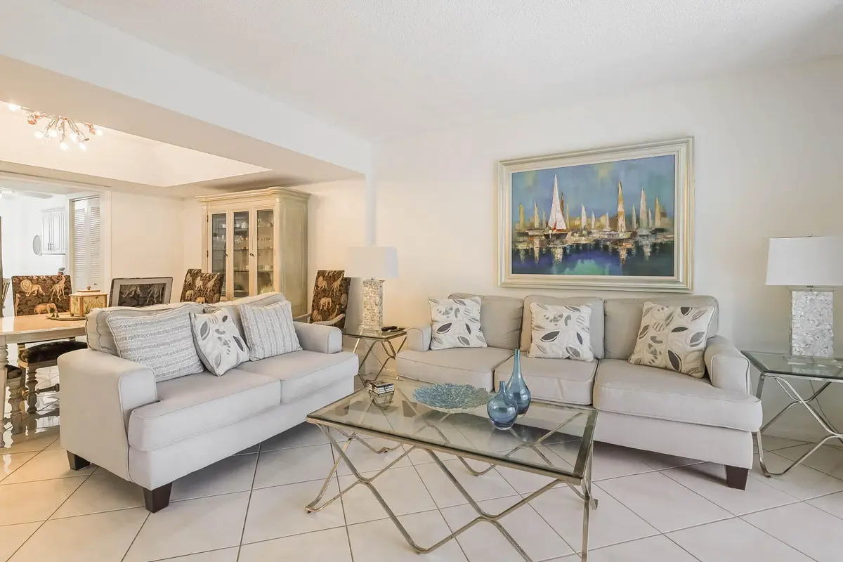 LIVING at 6850 10TH Avenue 206, Lake Worth