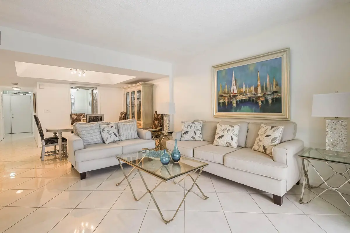 LIVING at 6850 10TH Avenue 206, Lake Worth