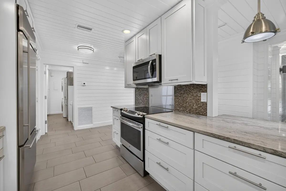 Kitchen at 338 SW INDIAN GROVES Drive, Stuart