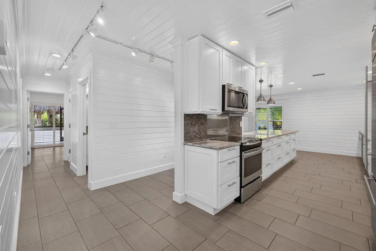 Kitchen at 338 SW INDIAN GROVES Drive, Stuart