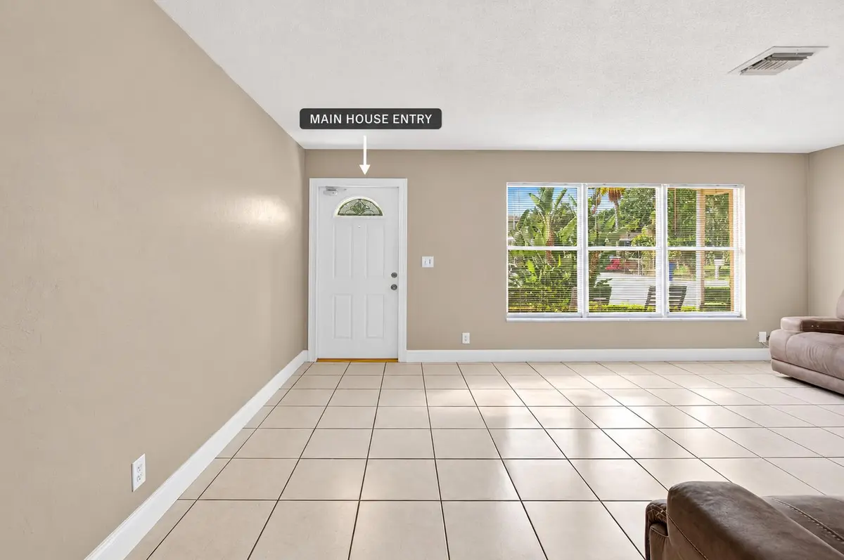 Main House Entry 9-29 at 1213 W BROWARD Street, Lantana