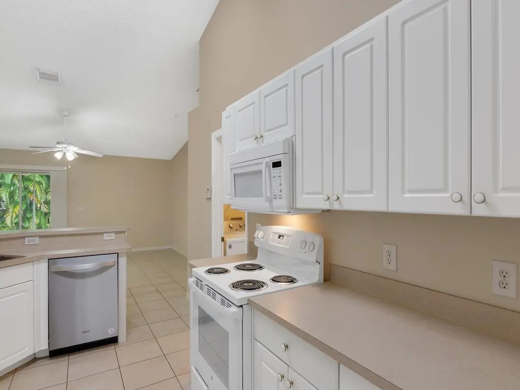 Resized021 at 557 BROWNING Terrace, Sebastian