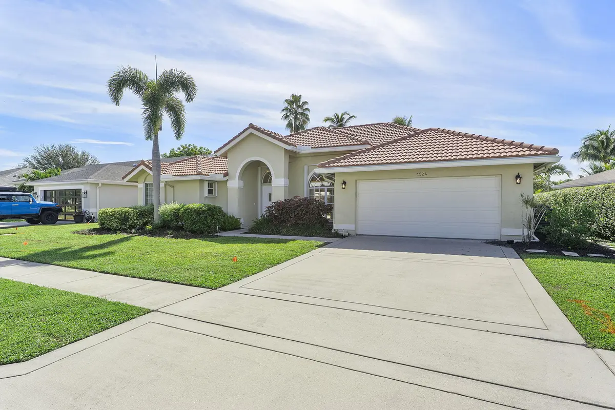 53-web-or-mls-DSC09376 at 1224 Lake Breeze Drive, Wellington