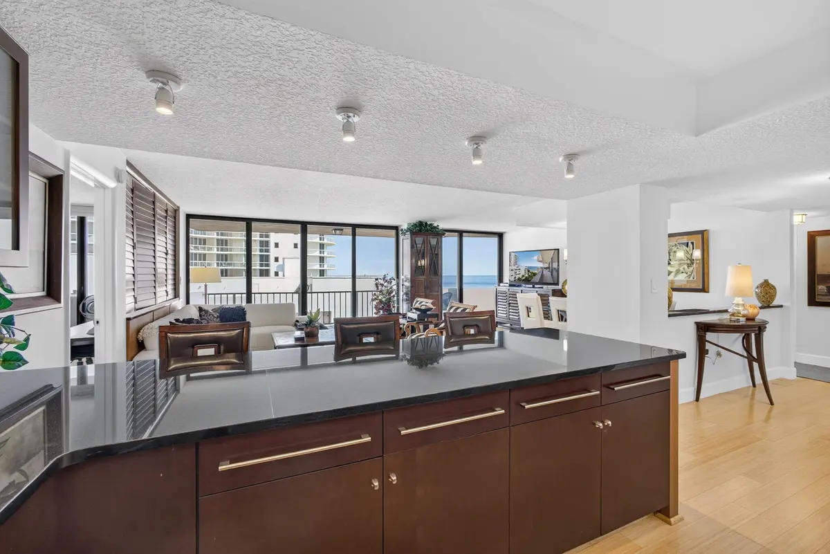 Kitchen Bar at 4200 N Ocean Drive 1-905, Riviera Beach