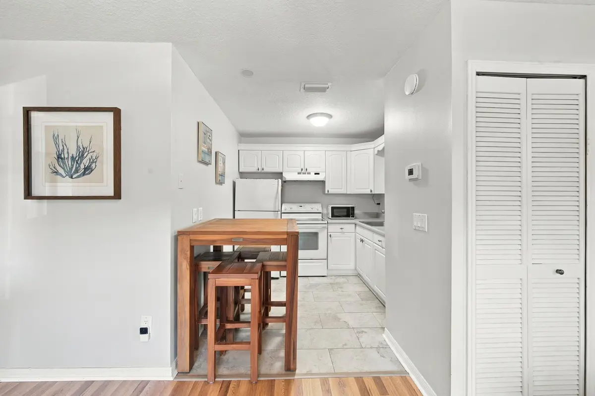 4__dsc2570 at 2446 SE GARDEN Terrace 302, Port St. Lucie