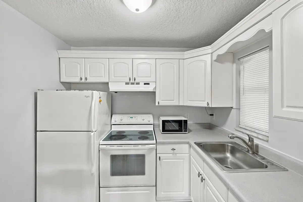 8__dsc2595 at 2446 SE GARDEN Terrace 302, Port St. Lucie