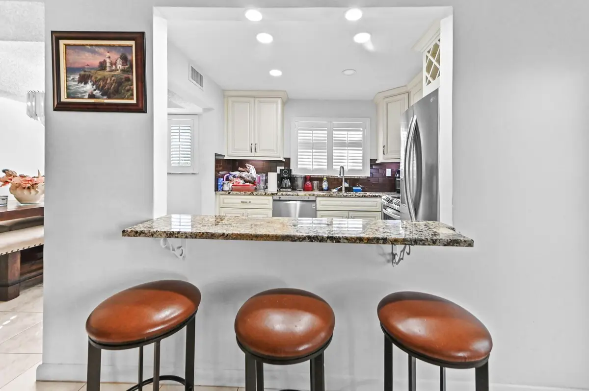 11 Kitchen 02(20260929-163102) at 15072 Ashland Place 124, Delray Beach