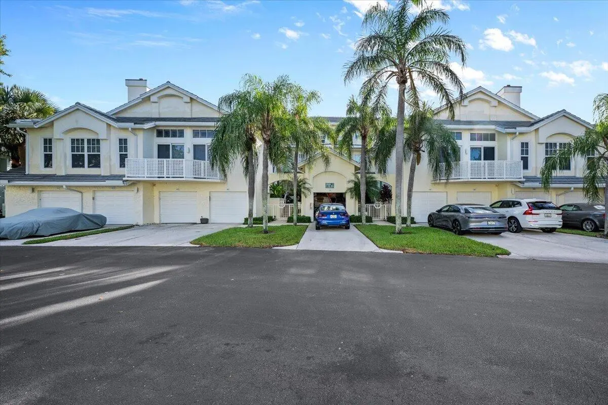 01-LUX_3123 at 105 MAINSAIL Circle, Jupiter