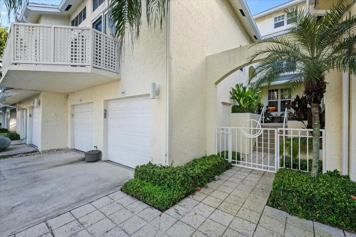03-LUX_3143 at 105 MAINSAIL Circle, Jupiter