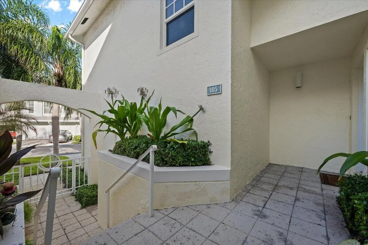 05-LUX_3153 at 105 MAINSAIL Circle, Jupiter