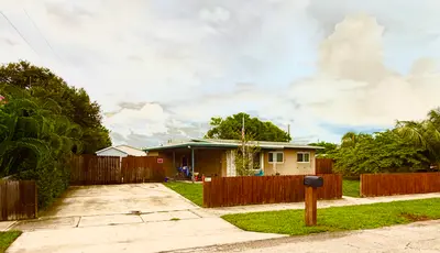 1014 S 9th Street, Lantana – Single Family Residence for sale