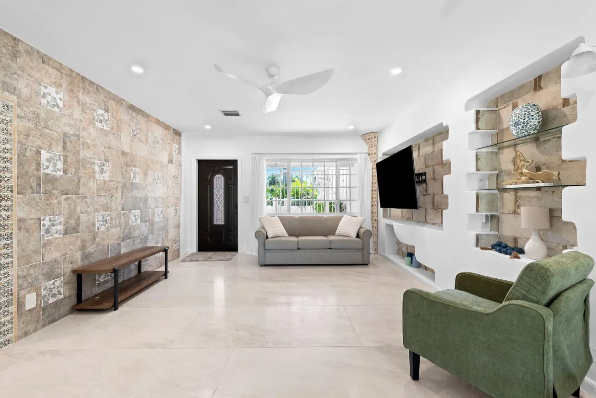 1311 e at 1311 Pierce Street, Hollywood