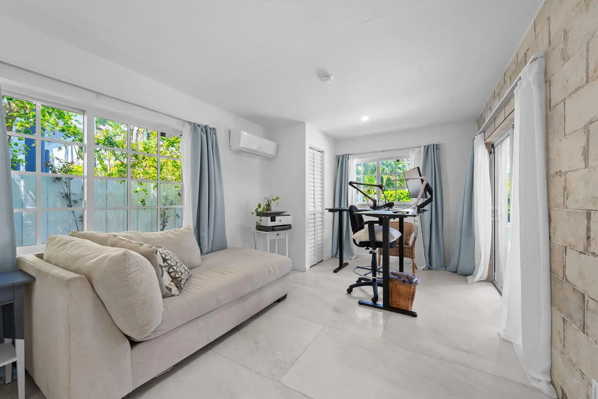 1311 b at 1311 Pierce Street, Hollywood