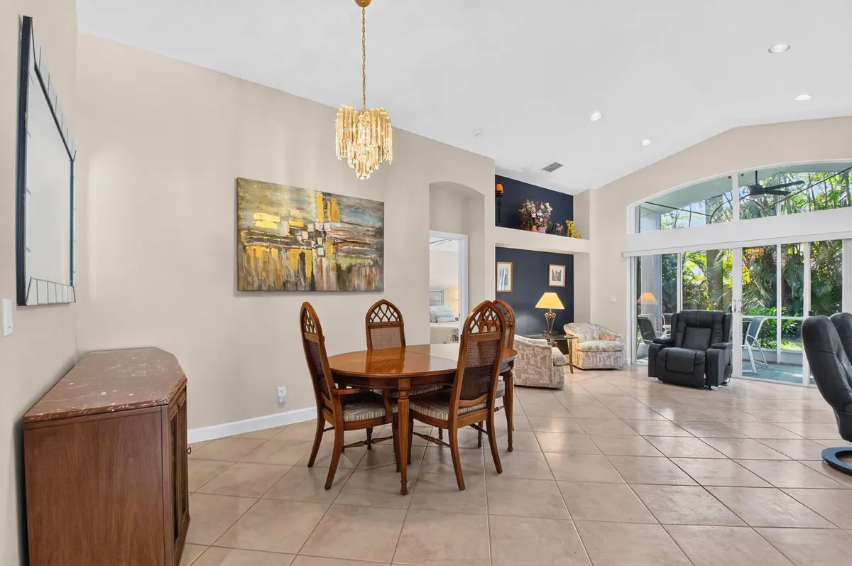 Dining at 9864 Arbor View Drive, Boynton Beach