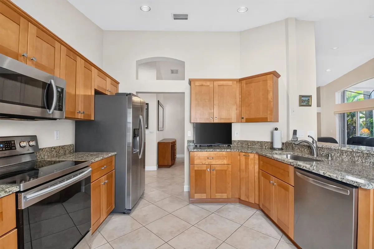 Stainless Appliances at 9864 Arbor View Drive, Boynton Beach