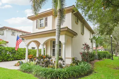 654 CASTLE Drive, Palm Beach Gardens – Single Family Residence for sale