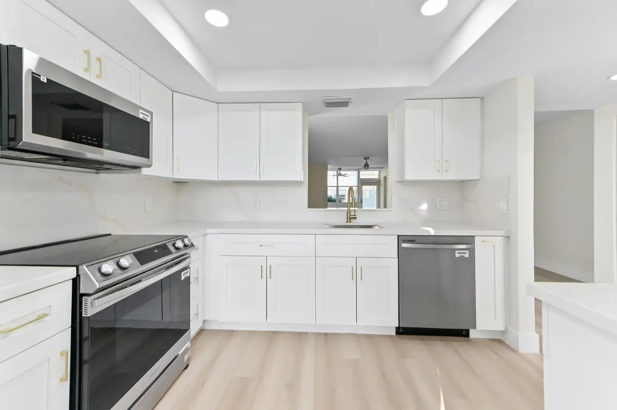 06 kitchen 02 at 7 Willowbrook Lane 101, Delray Beach