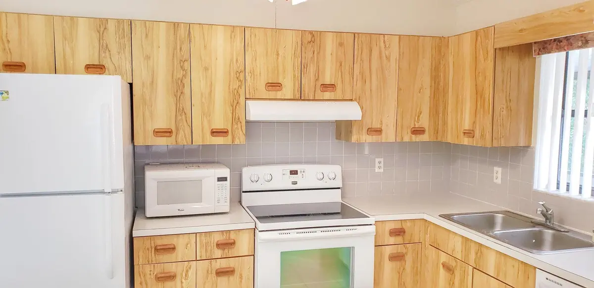 kitchen at 7 Whitehall Way, Boynton Beach