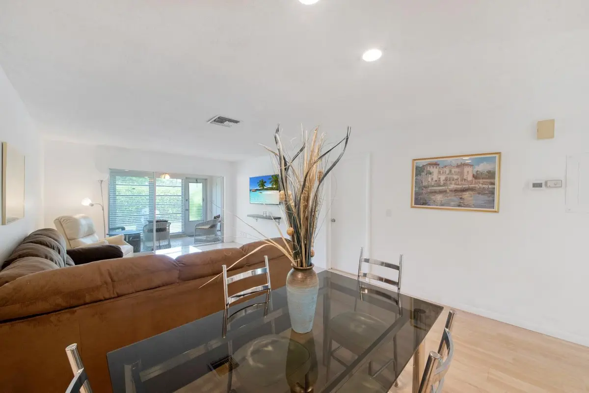 High Hat Lighting at 13670 VIA FLORA B, Delray Beach