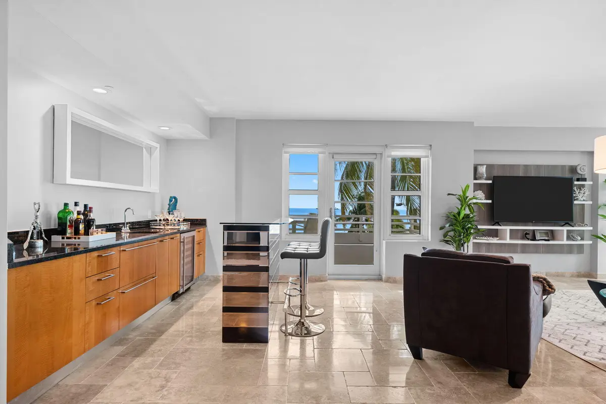 Wet Bar at 101 S FORT LAUDERDALE BEACH Boulevard 308, Fort Lauderdale