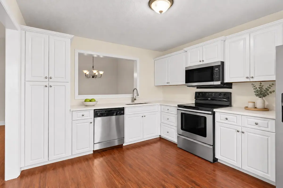 New Quartz Counters at 5016 Heatherhill Lane 5, Boca Raton
