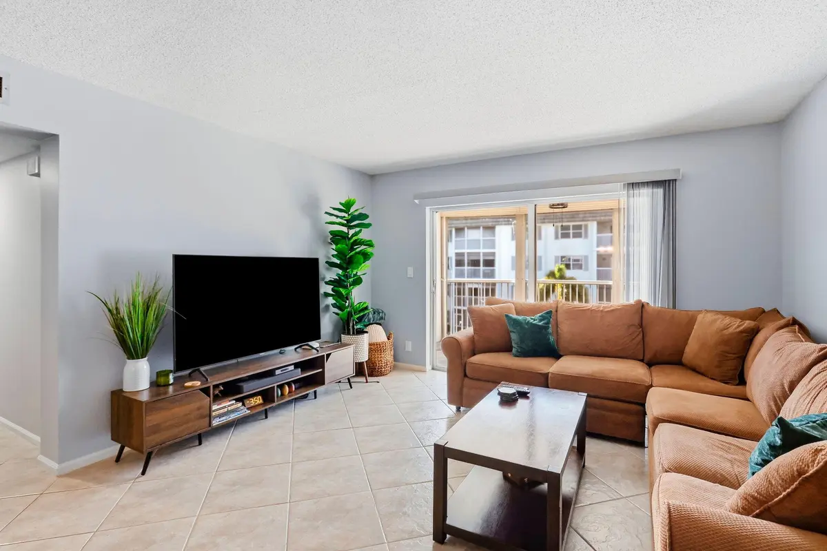 4-web-or-mls-003_0E2A0497_with_tv at 800 E CAMINO REAL 312, Boca Raton