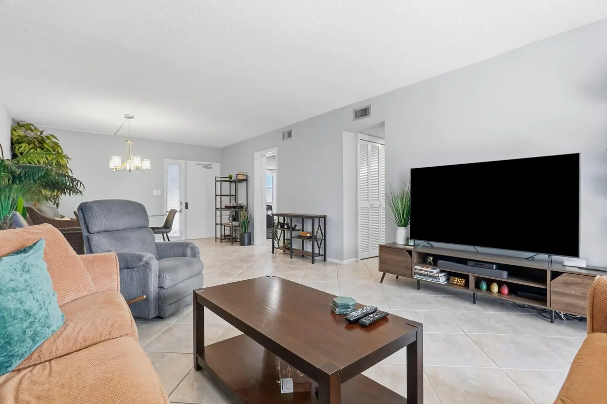 6-web-or-mls-005_0E2A0509_with_tv at 800 E CAMINO REAL 312, Boca Raton
