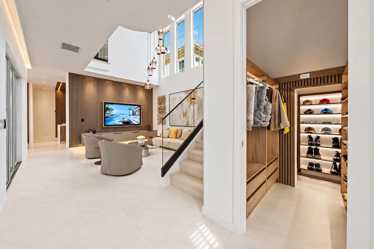 Entry Foyer Closet at 39 Stoney Drive, Palm Beach Gardens