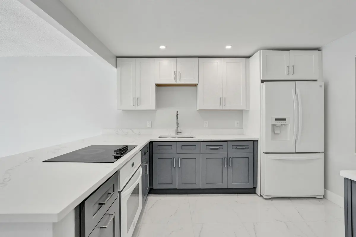 11-web-or-mls-DSC06186 (1) at 575 OAKS Lane 104, Pompano Beach