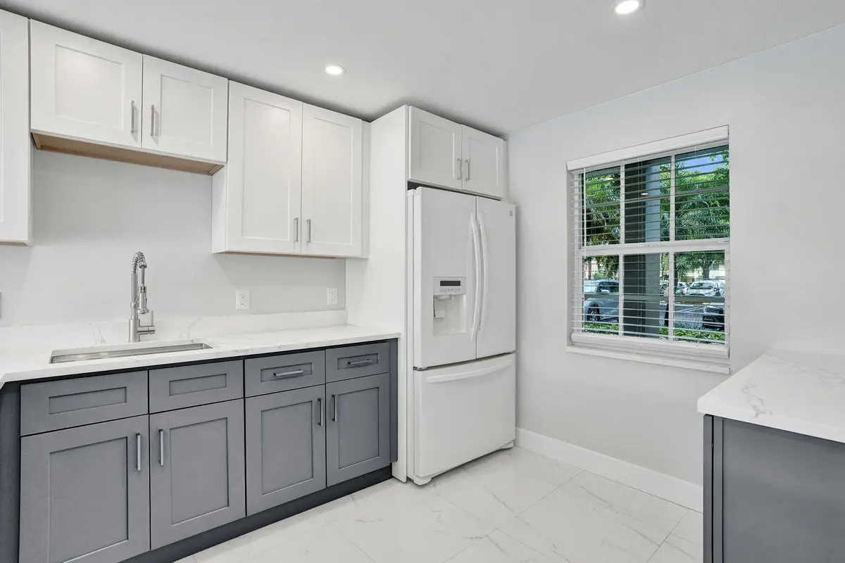 12-web-or-mls-DSC06189 (1) at 575 OAKS Lane 104, Pompano Beach