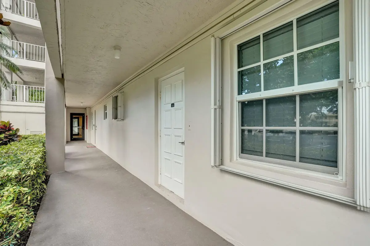 46-web-or-mls-DSC06294 at 575 OAKS Lane 104, Pompano Beach