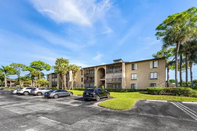 708 Sunny Pine Way H2, Greenacres – Condominium for sale