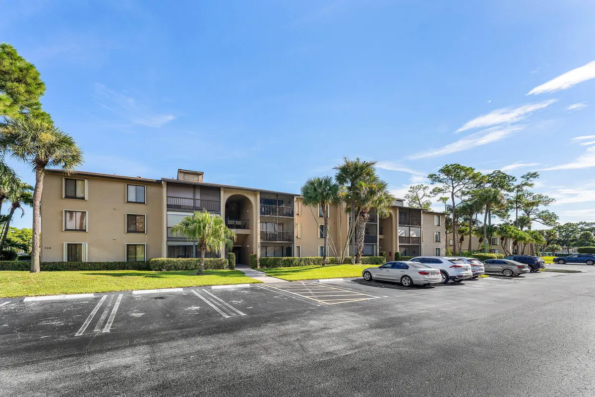 2nd Floor Unit at 708 Sunny Pine Way H2, Greenacres