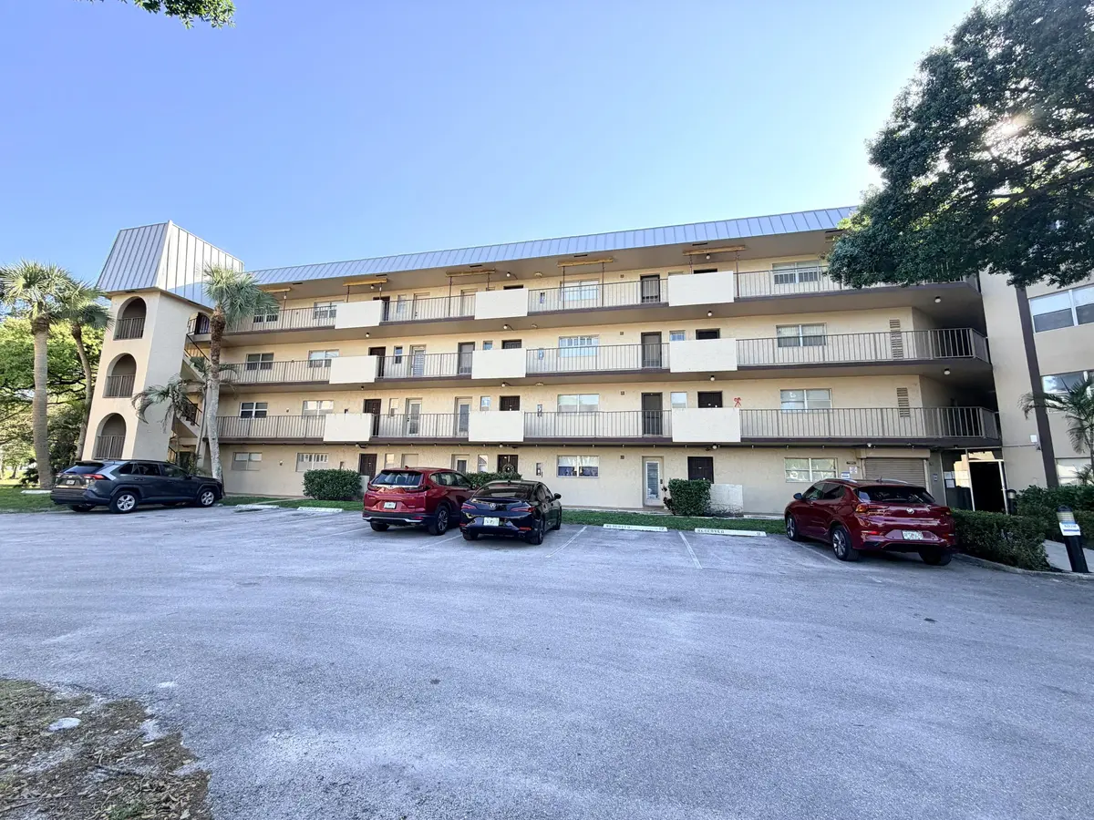 6260 S Falls Cir Drive 201, Lauderhill, FL – photo 1