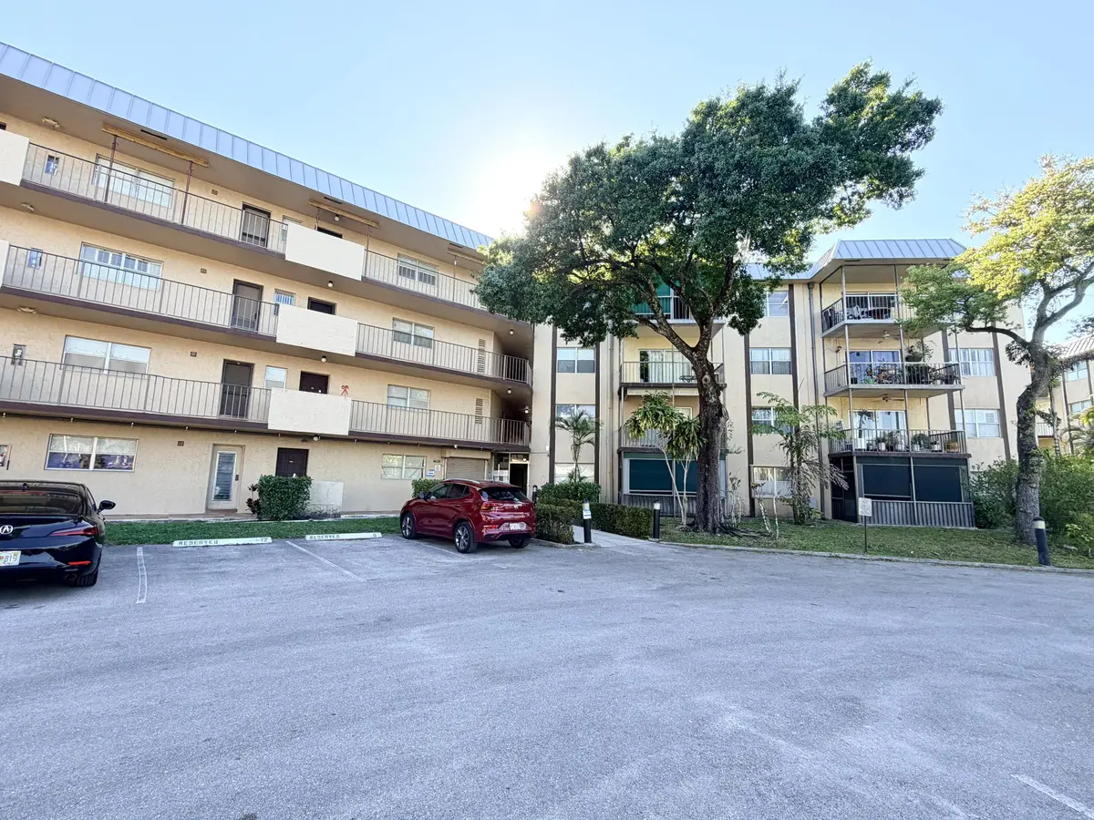 6260 S Falls Cir Drive 201, Lauderhill, FL – photo 2