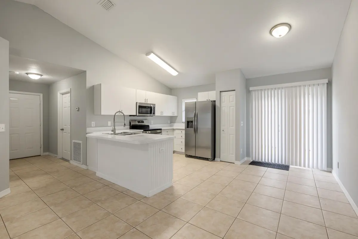 241 12TH Street, Vero Beach, FL – photo 3