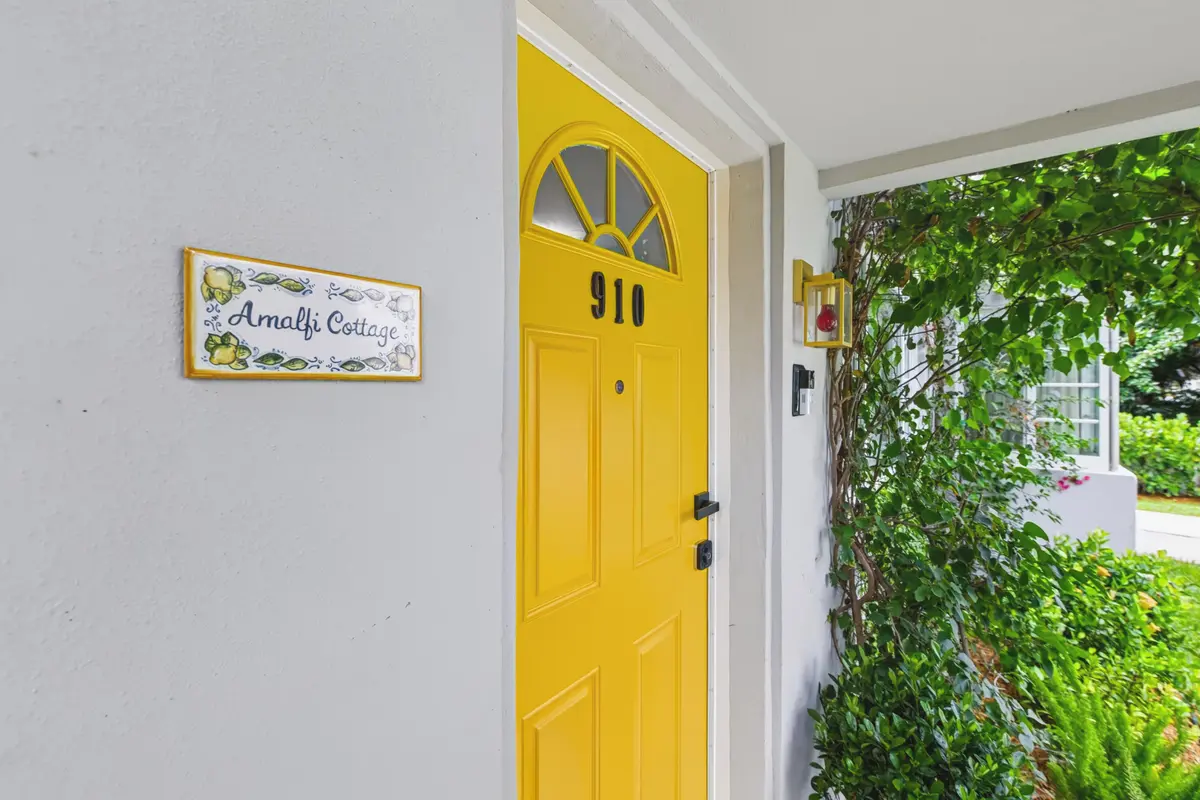 Entrance at 910 N M Street, Lake Worth Beach