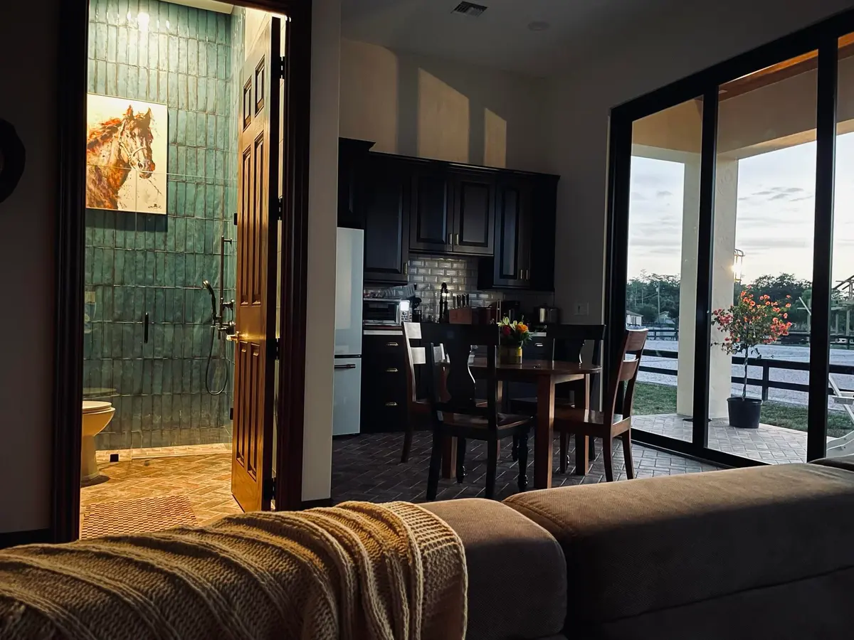 owner/rider lounge at 15317 COLLECTING CANAL Road, Loxahatchee Groves