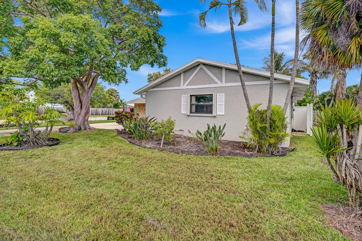 Eucalyptus-2 at 1902 EUCALYPTUS Avenue, Hutchinson Island
