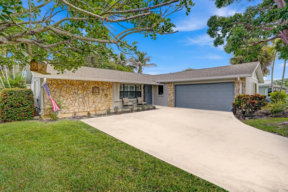 Eucalyptus-3 at 1902 EUCALYPTUS Avenue, Hutchinson Island
