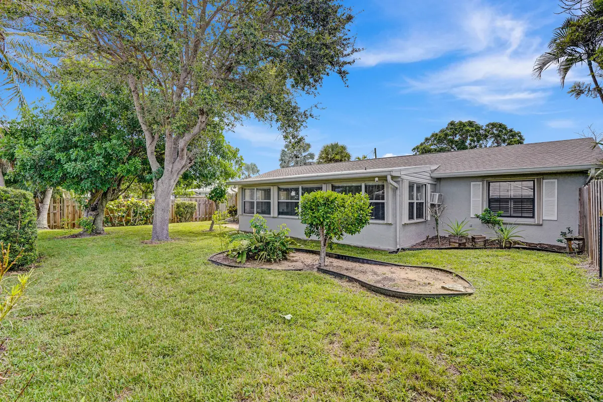 Eucalyptus-5 at 1902 EUCALYPTUS Avenue, Hutchinson Island