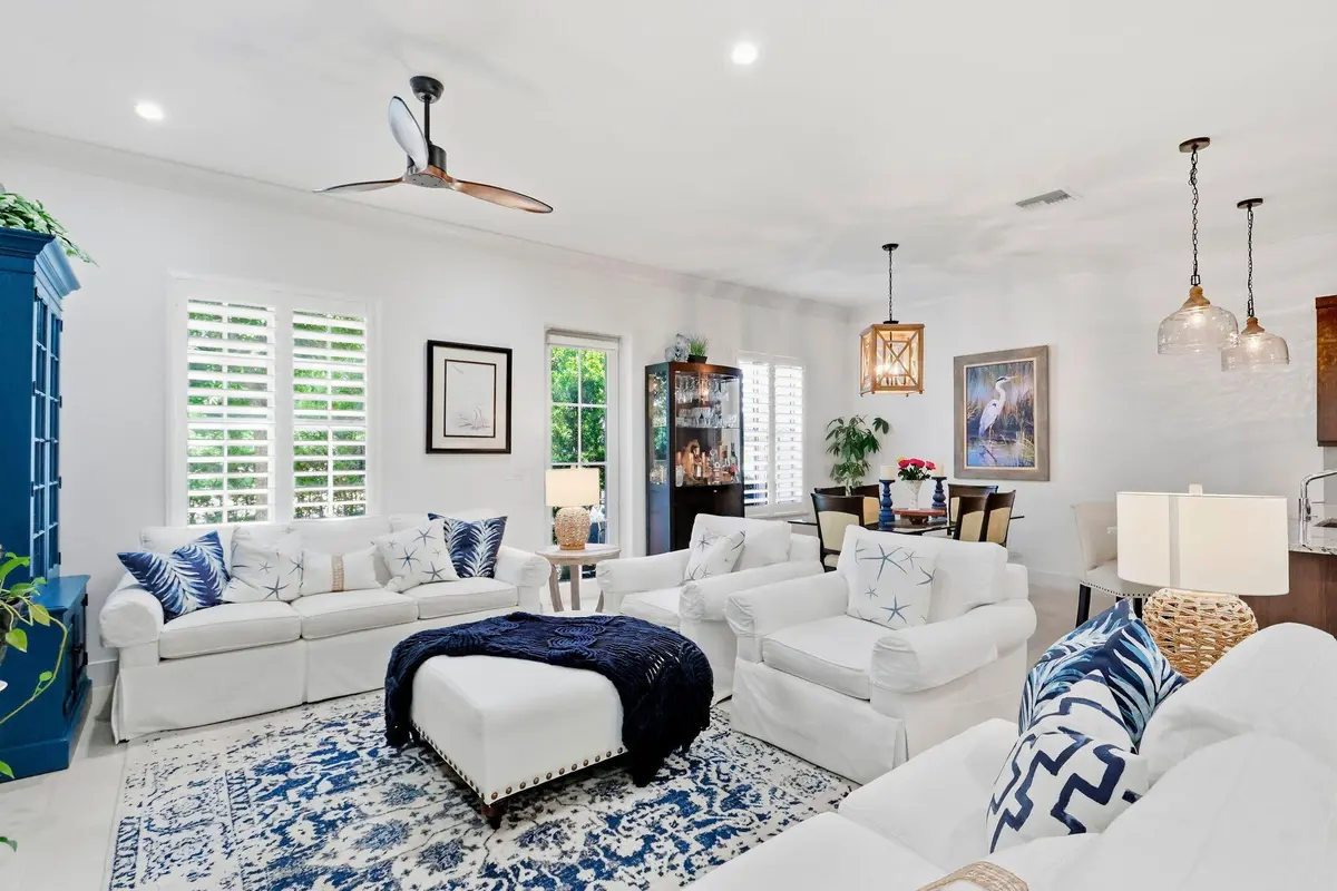 Living at 910 HAMILTON Lane, Delray Beach