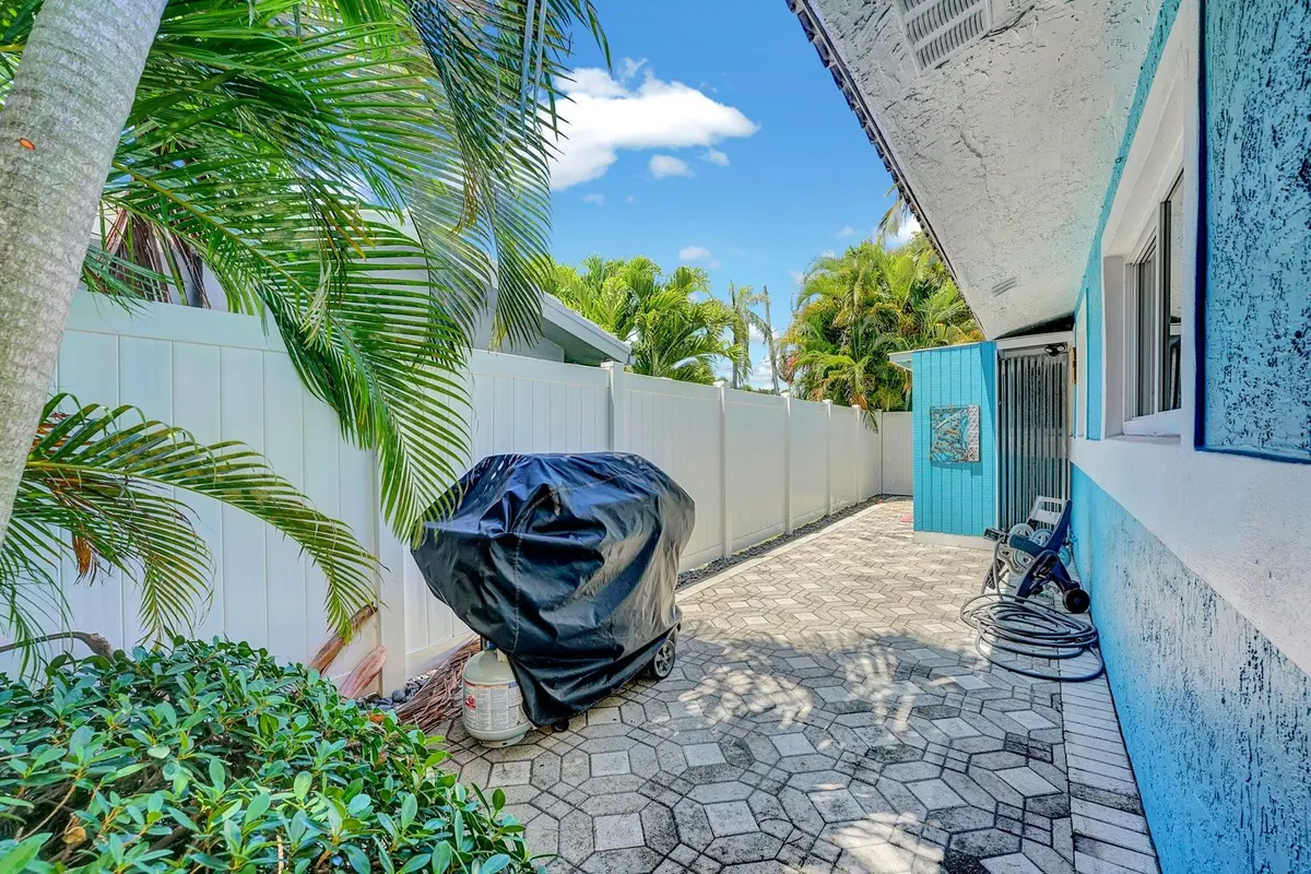 Photo 2 at 3488 NE 19TH Avenue, Oakland Park