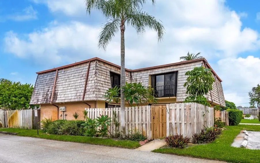D4924ED0-C05B-46DA-BCA8-2B5F4305D616 at 124 LAKE ARBOR Drive, Palm Springs