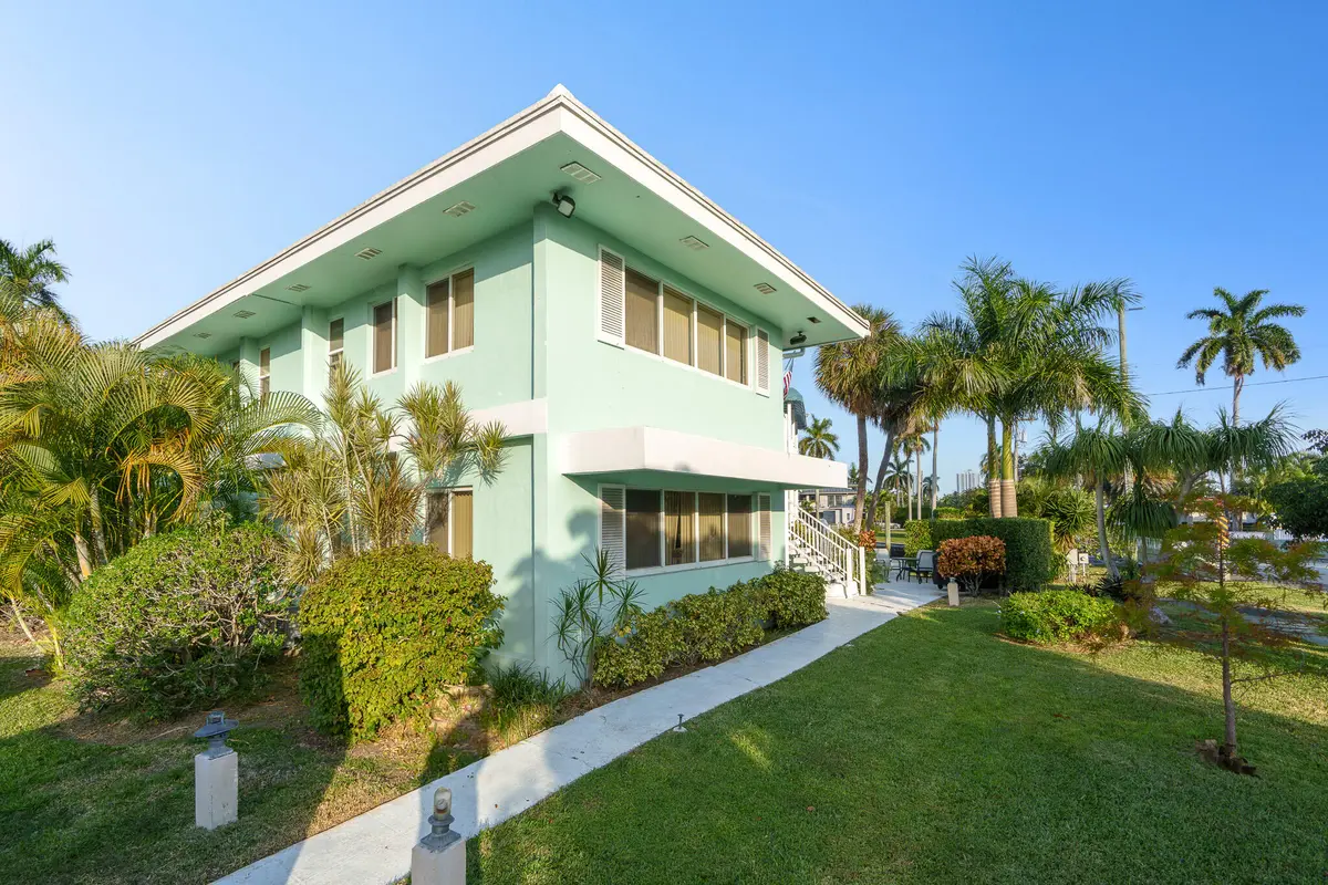 810 SE 22 Ave., #202 at 810 SE 22nd Avenue 202, Pompano Beach