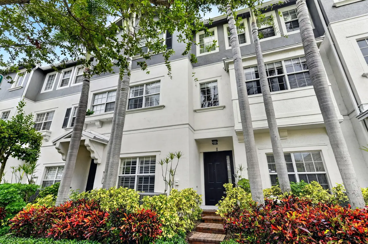 Front View / Entrance at 290 NE 5TH Avenue 4, Delray Beach