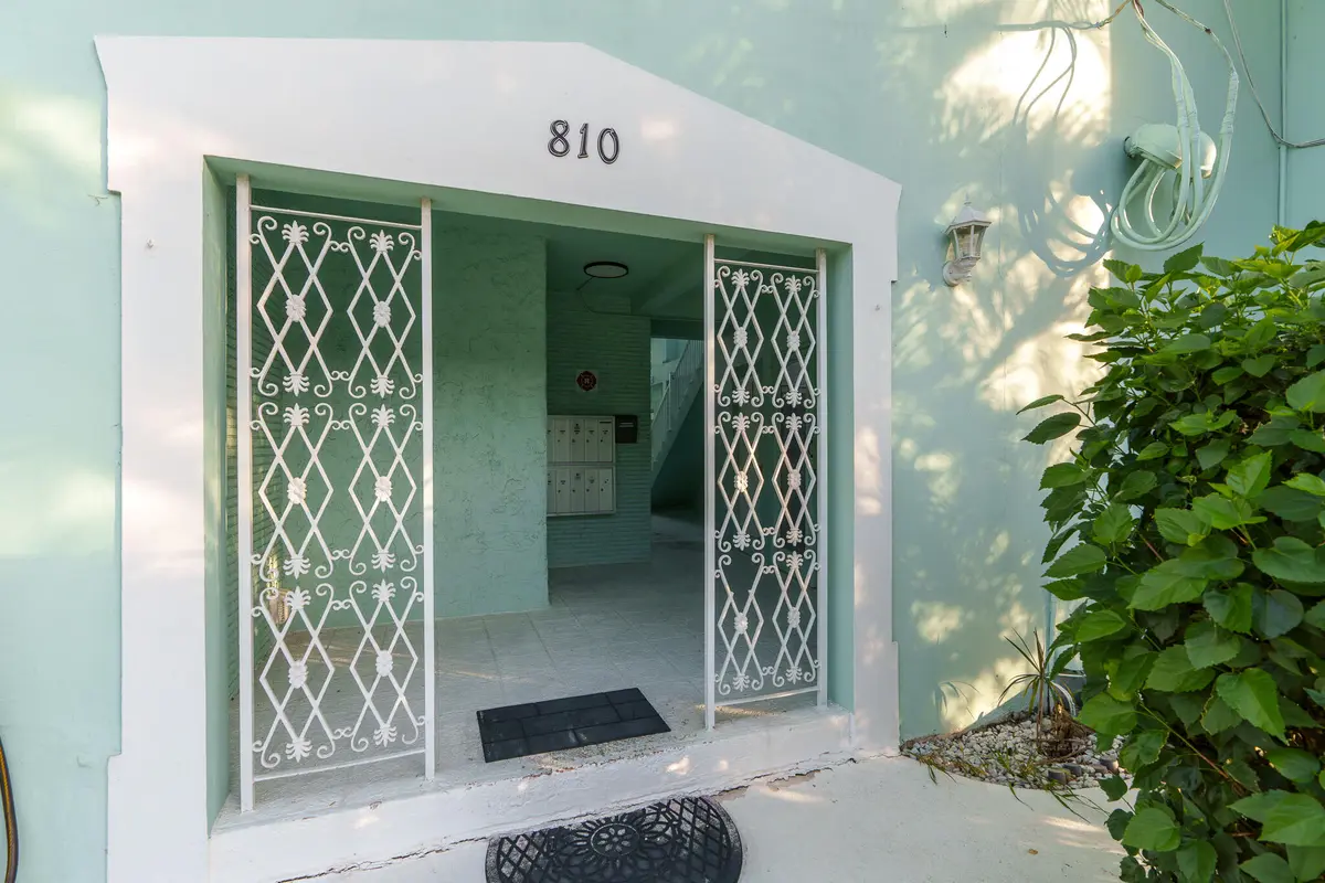 810 SE 22 Ave., Front Entry of Bldg. at 810 SE 22nd Avenue 202, Pompano Beach