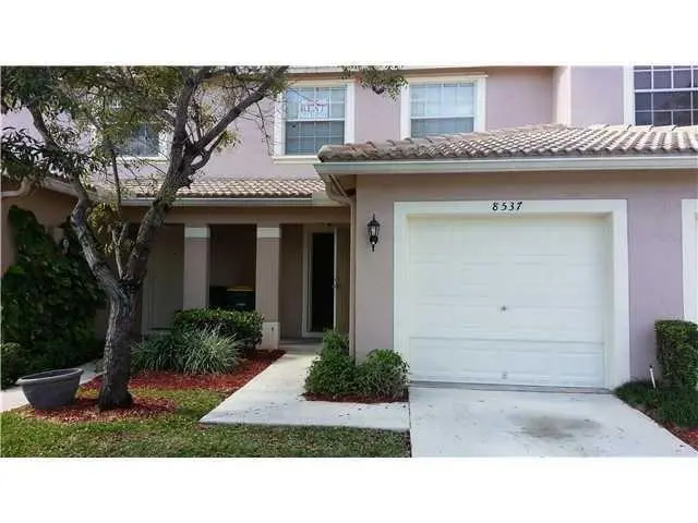 8537 W SOUTHGATE SHORES Circle, Tamarac, FL – photo 1