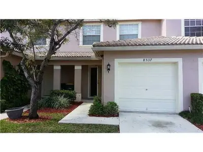 8537 W SOUTHGATE SHORES Circle, Tamarac – Townhouse for sale